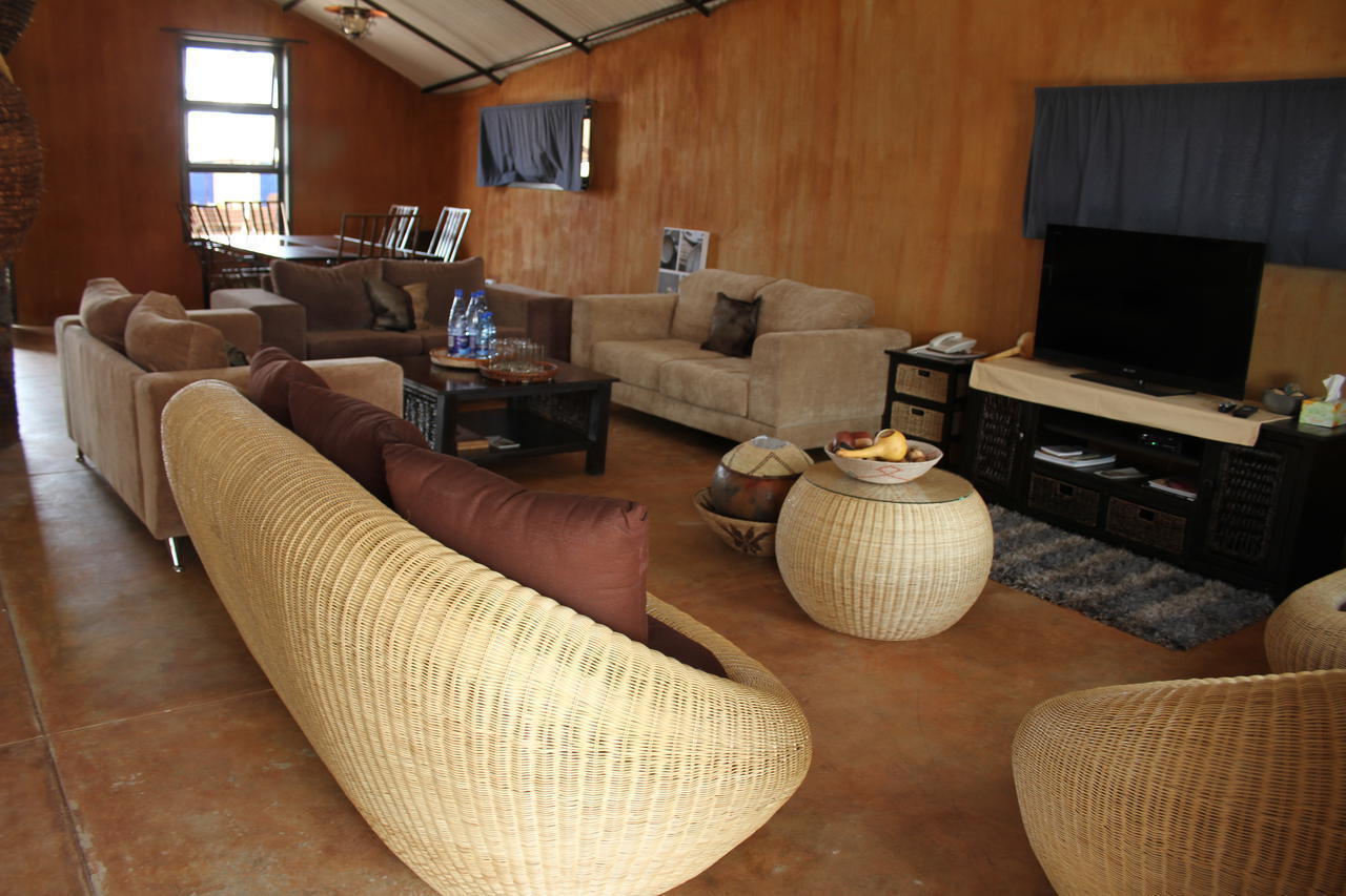 Ongula Village Homestead Lodge Omupumba Екстериор снимка