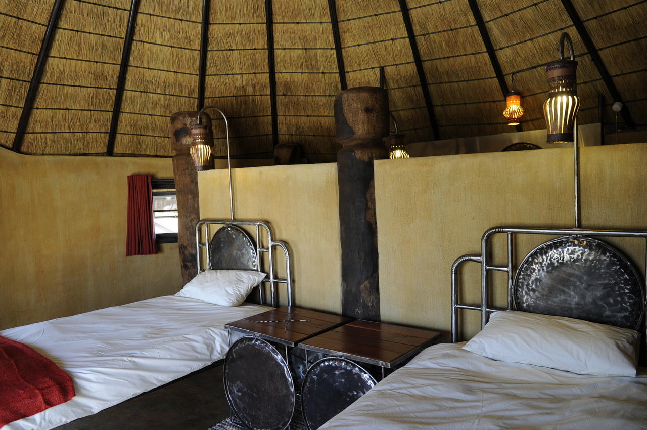 Ongula Village Homestead Lodge Omupumba Екстериор снимка